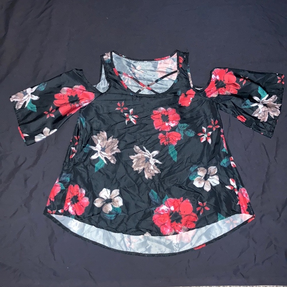 Lady’s top black w/ red and purple flower design!!